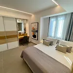 亚历山大酒店 公寓 *
