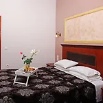 公寓 亚历山大酒店 *